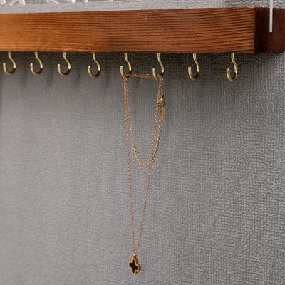 Design fonctionnel Étagère flottante en bois Affichage d'oreille acrylique pour logo personnalisé