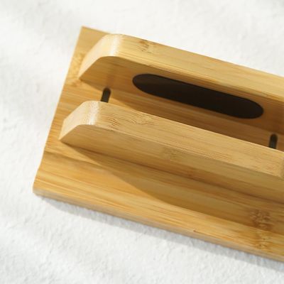 Conception fonctionnelle Porteur portable en bambou avec dock réglable Adapte à tous les MacBooks Multifonctionnel