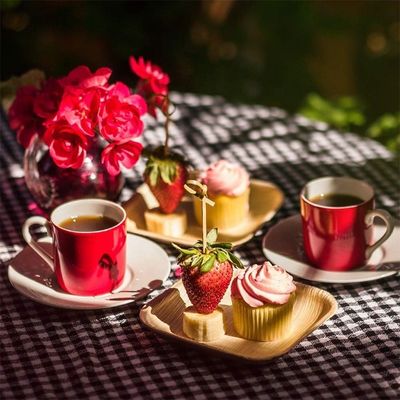 Plaque de bambou en bois à feuilles de palmier pour une fête jetable