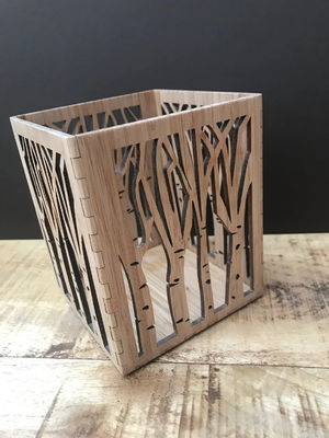 Lanterne de bougie en bois de couleur claire pour les porte-lampes à thé faits à la main en conception de découpe laser