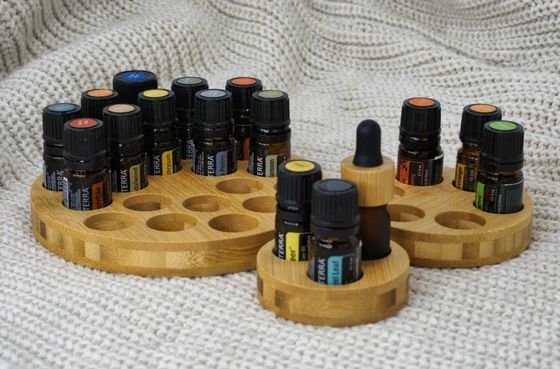 Étagère en bois fonctionnelle pour le stockage efficace des bouteilles d'huile en forme de cercle