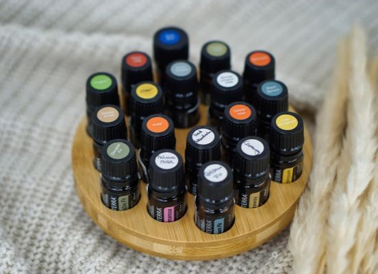 Étagère en bois fonctionnelle pour le stockage efficace des bouteilles d'huile en forme de cercle