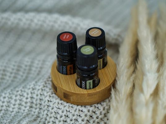 Étagère en bois fonctionnelle pour le stockage efficace des bouteilles d'huile en forme de cercle