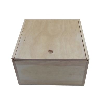 Une grande boîte en bois avec un couvercle de diapositive en couleur normale ou personnalisée