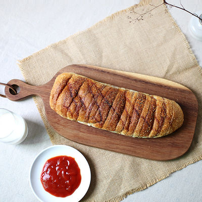 Tableau de coupe de pain au fromage de noix artisanale plateau de service en bois avec conception d'équilibre