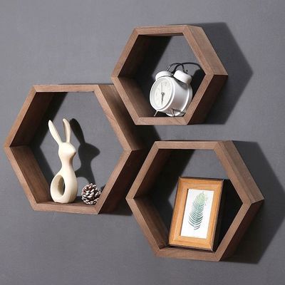 Étagères en bois en forme d'hexagone géométrique pour un organisateur de bureau de style moderne simple