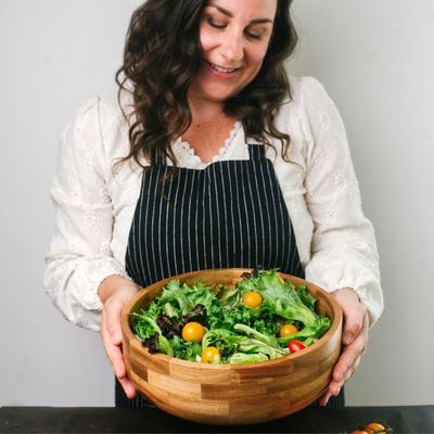 Complétez votre soirée avec des ustensiles et un pot de vinaigrette