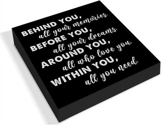 Le style américain en boîte en bois, décor, enseigne, diplôme, citation positive derrière vous, tous vos souvenirs.