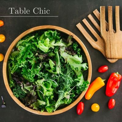 Complétez votre soirée avec des ustensiles et un pot de vinaigrette