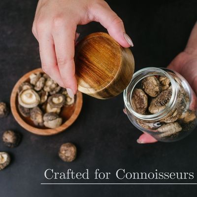 Complétez votre soirée avec des ustensiles et un pot de vinaigrette