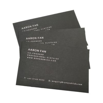 Des cartes postales personnalisées avec logo sur papier recyclé