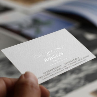 Des cartes postales personnalisées avec logo sur papier recyclé
