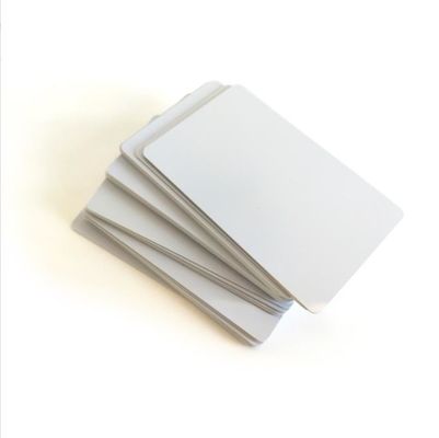 Des cartes postales personnalisées avec logo sur papier recyclé