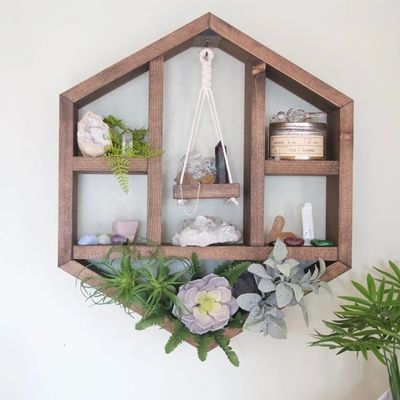 Étagère géométrique flottante Conception artisanale de nid de miel pour un hexagone en bois économe en espace