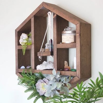 Étagère géométrique flottante Conception artisanale de nid de miel pour un hexagone en bois économe en espace