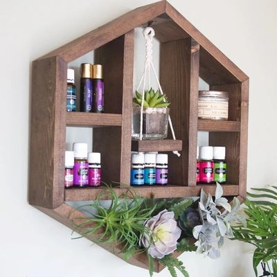 Étagère géométrique flottante Conception artisanale de nid de miel pour un hexagone en bois économe en espace