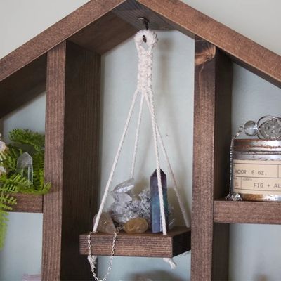 Étagère géométrique flottante Conception artisanale de nid de miel pour un hexagone en bois économe en espace