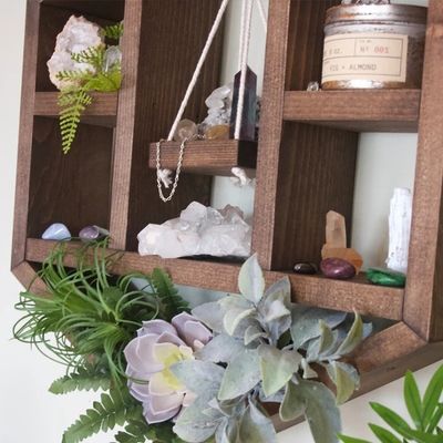 Étagère géométrique flottante Conception artisanale de nid de miel pour un hexagone en bois économe en espace