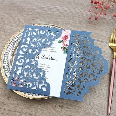 Superbe carte d'invitation au mariage coupée au laser