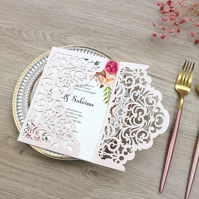 Superbe carte d'invitation au mariage coupée au laser