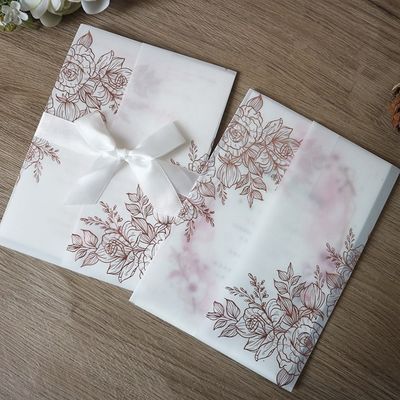 Invitations de mariage en perles de légumes coupées au laser avec motif rose et estampage thermique