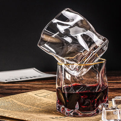Coupe de vin en verre de whisky en cristal avec lignes tordues Logo personnalisé et options multicolores