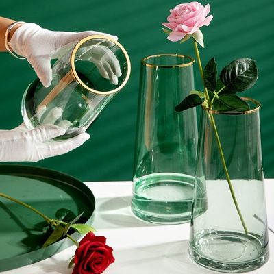 Vase en verre vert de style moderne personnalisé en couleur pure Décoration pour l'anniversaire
