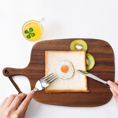 Le logo recyclé de la marque de l' acacia est un affûteur de bois à trois fins.