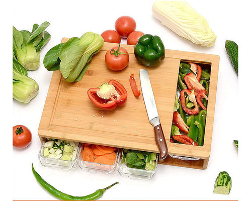 Préparation facile de fromage et de légumes avec une planche de coupe ronde multifonctionnelle de pizza