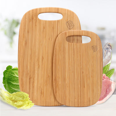 Préparation facile de fromage et de légumes avec une planche de coupe ronde multifonctionnelle de pizza