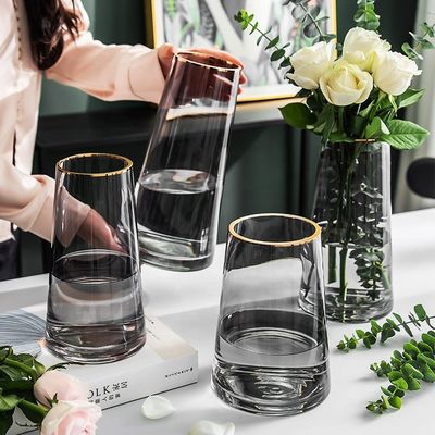 Vase en verre vert de style moderne personnalisé en couleur pure Décoration pour l'anniversaire