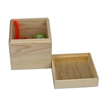 Boîte cadeau en bois carré faite sur mesure en bois massif pour des avantages environnementaux