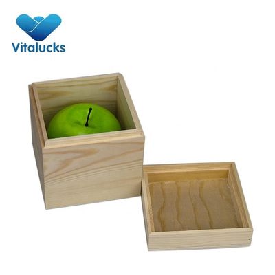 Boîte cadeau en bois carré faite sur mesure en bois massif pour des avantages environnementaux