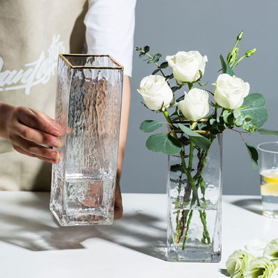 Vase en verre clair fait à la main avec technique soufflée à la main