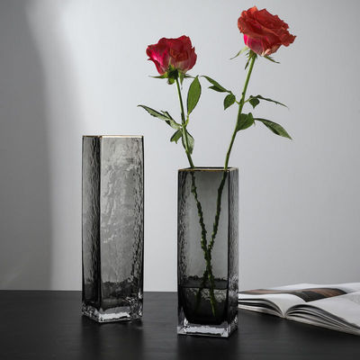 Vase en verre clair fait à la main avec technique soufflée à la main