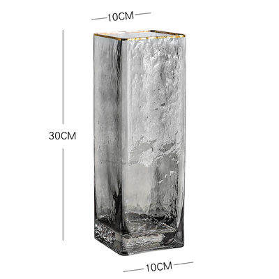 Un vase de verre de 3 pieds de haut, indispensable pour la décoration et les cadeaux