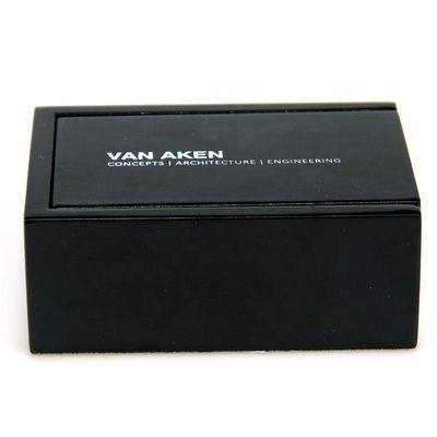 Boîte de conditionnement en bois noir pour une tasse à dés de 9x6,7x3,8 cm