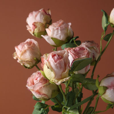Décoration de fleurs de rose en soie artificielle personnalisée pour toutes les fêtes et célébrations