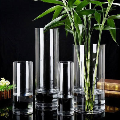 Des vases en verre minimalistes de 60 cm de haut La combinaison parfaite de style et de fonction