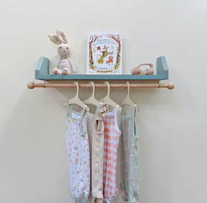 Comme votre demande Étagère bleue avec collier de vêtements Organisez les vêtements de votre enfant