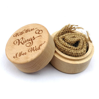 Petite boîte à bagues en bois pour une belle proposition de mariage faite à la main