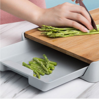 Planche à découper rectangulaire en bambou de couleur naturelle, de type tiroir, pour une coupe facile