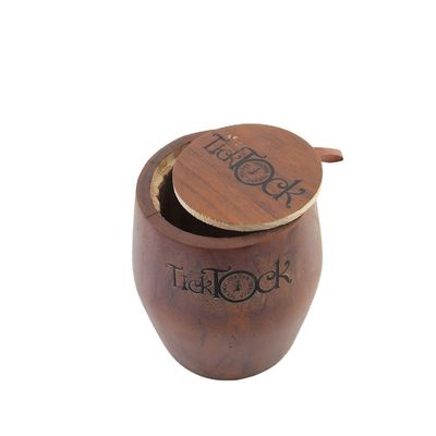 Baril en bois de style folk art à vendre en vrac