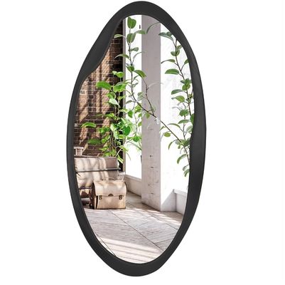 Miroir en bois en noir en forme organique de Noël pour salle de bain