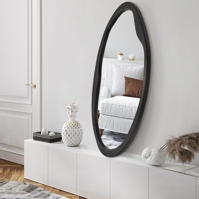Miroir en bois en noir en forme organique de Noël pour salle de bain