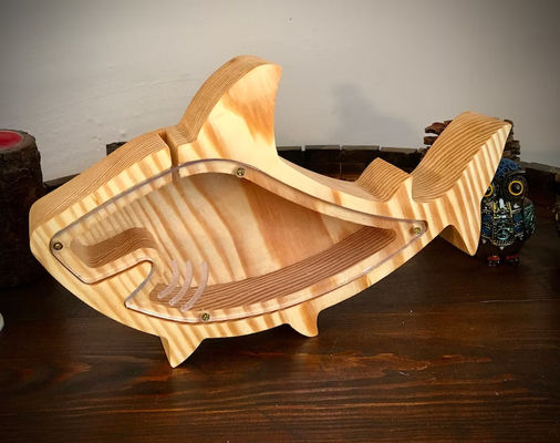 Cadeau d'enfant en bois Animal Piggy Bank Personnalisé et verni surprise de Noël