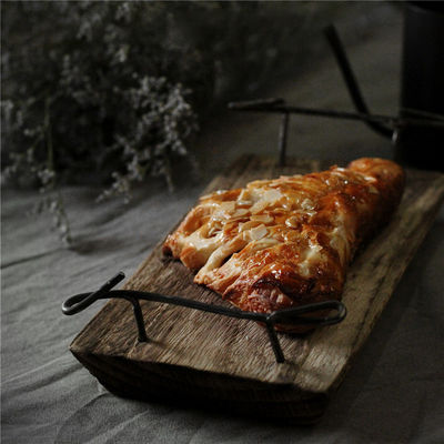 Plateau de service en bois naturel rustique avec poignées métalliques OEM ODM accepté