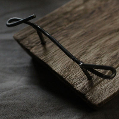 Plateau de service en bois naturel rustique avec poignées métalliques OEM ODM accepté