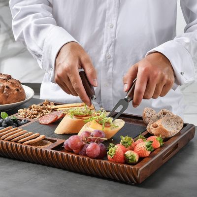 Servez votre fromage avec style avec notre ensemble de couverts en ardoise à double face et en acier inoxydable