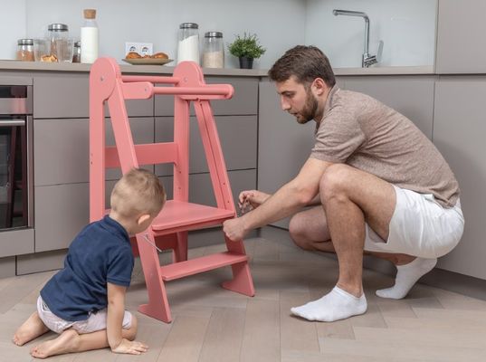 Impression de tabouret de cuisine pour tout-petits brûlé avec 3 hauteurs réglables pliées Oui
